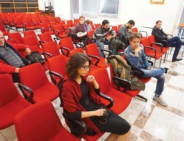 8 άτομα ήταν στην εκδήλωση της Νεολαίας ΣΥΡΙΖΑ Κομοτηνής για την συμφωνία των Πρεσπών.- Πήραν ταξί και έφυγαν!